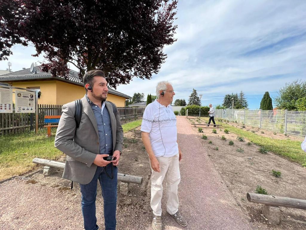 Se reúne Santos Cedillo con productores de Dalia en Bad Köstritz, Alemania
